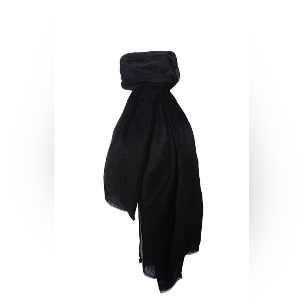 Elegant Black Cashmere Scarf